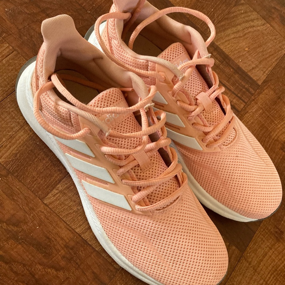 Adidas women’s tennis shoes SZ 9.5